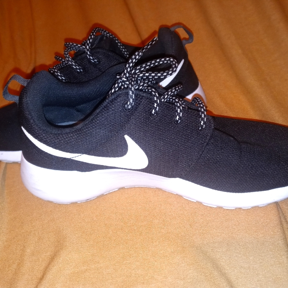 Women's Nike Roshe One Black and White Size 8.5